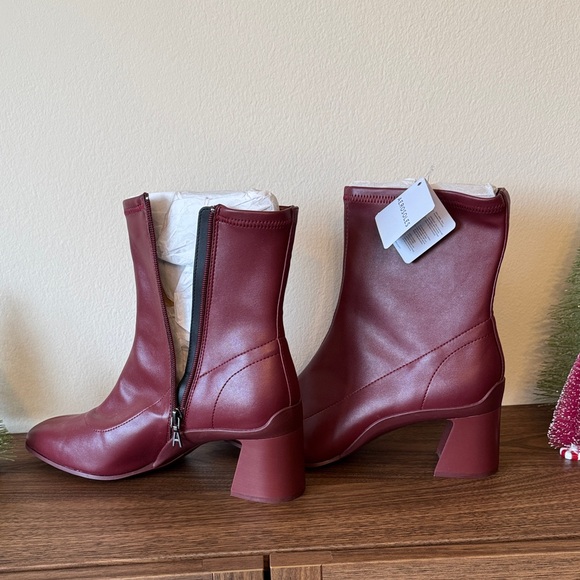 New! AEROSOLES Chic Burgundy Heeled Boots - Picture 2 of 4